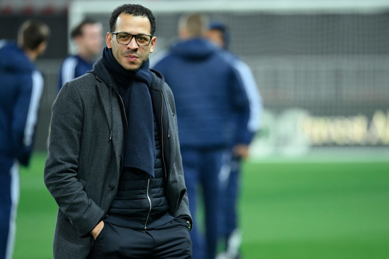 romano-he-lo-ung-vien-so-mot-cho-ghe-nong-chelsea-rosenior-chiem-uu-the